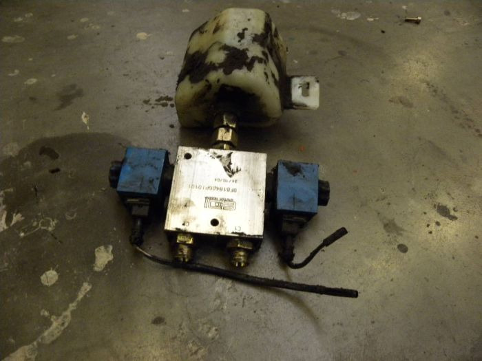 Control valve for Om Pimespo TSX20 - Válvula hidráulica por Equipamento de movimentação: foto 2 Control valve for Om Pimespo TSX20 - Válvula hidráulica por Equipamento de movimentação: foto 2