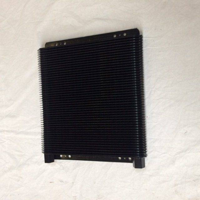 Cooler, oil for Caterpillar - Motor e peças por Equipamento de movimentação: foto 1 Cooler, oil for Caterpillar - Motor e peças por Equipamento de movimentação: foto 1