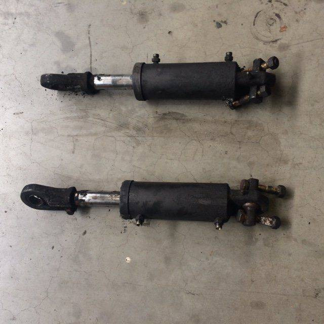 Cylinder Tilt for Linde E30, Series 336-03 - Cilindro hidráulico por Equipamento de movimentação: foto 1 Cylinder Tilt for Linde E30, Series 336-03 - Cilindro hidráulico por Equipamento de movimentação: foto 1