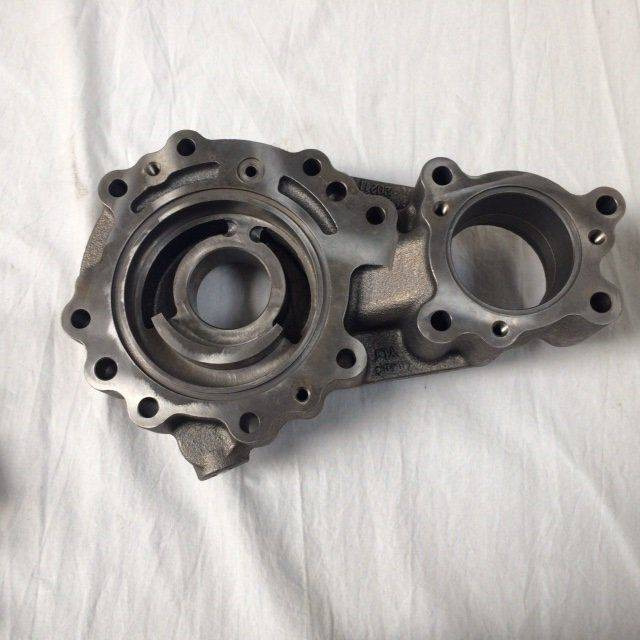 Gear Pump case assy for Caterpillar - Motor e peças por Equipamento de movimentação: foto 1 Gear Pump case assy for Caterpillar - Motor e peças por Equipamento de movimentação: foto 1