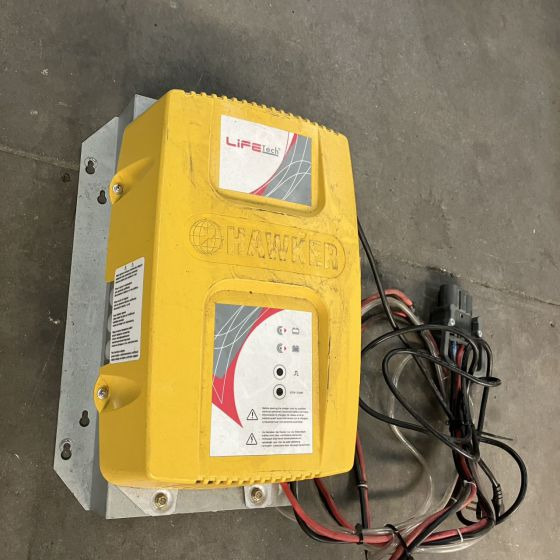 Hawker 24V/60A Life Tech (2) - Sistema elétrico por Equipamento de movimentação: foto 2 Hawker 24V/60A Life Tech (2) - Sistema elétrico por Equipamento de movimentação: foto 2