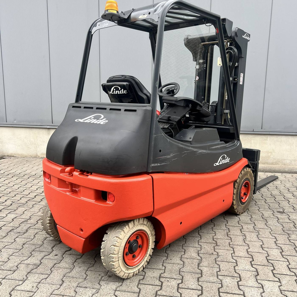 Linde E25 (336-02) - Empilhadeira elétrica: foto 2 Linde E25 (336-02) - Empilhadeira elétrica: foto 2