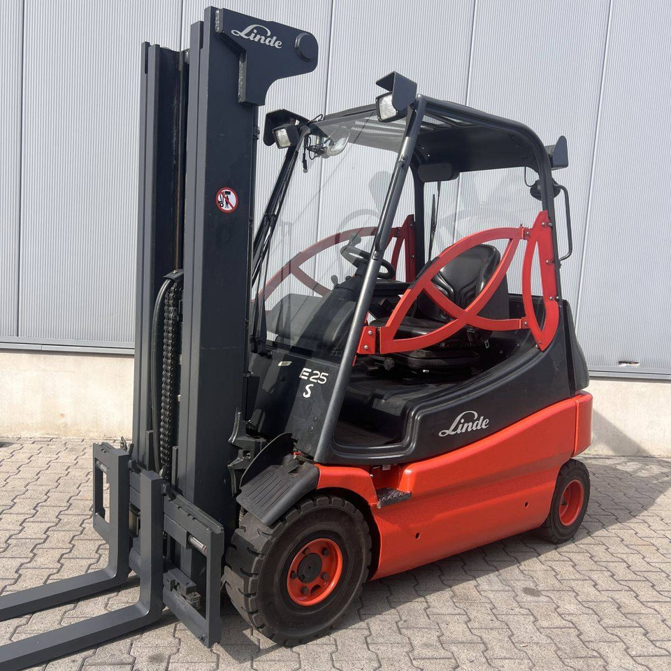 Linde E25S (336-03) - Empilhadeira elétrica: foto 1 Linde E25S (336-03) - Empilhadeira elétrica: foto 1