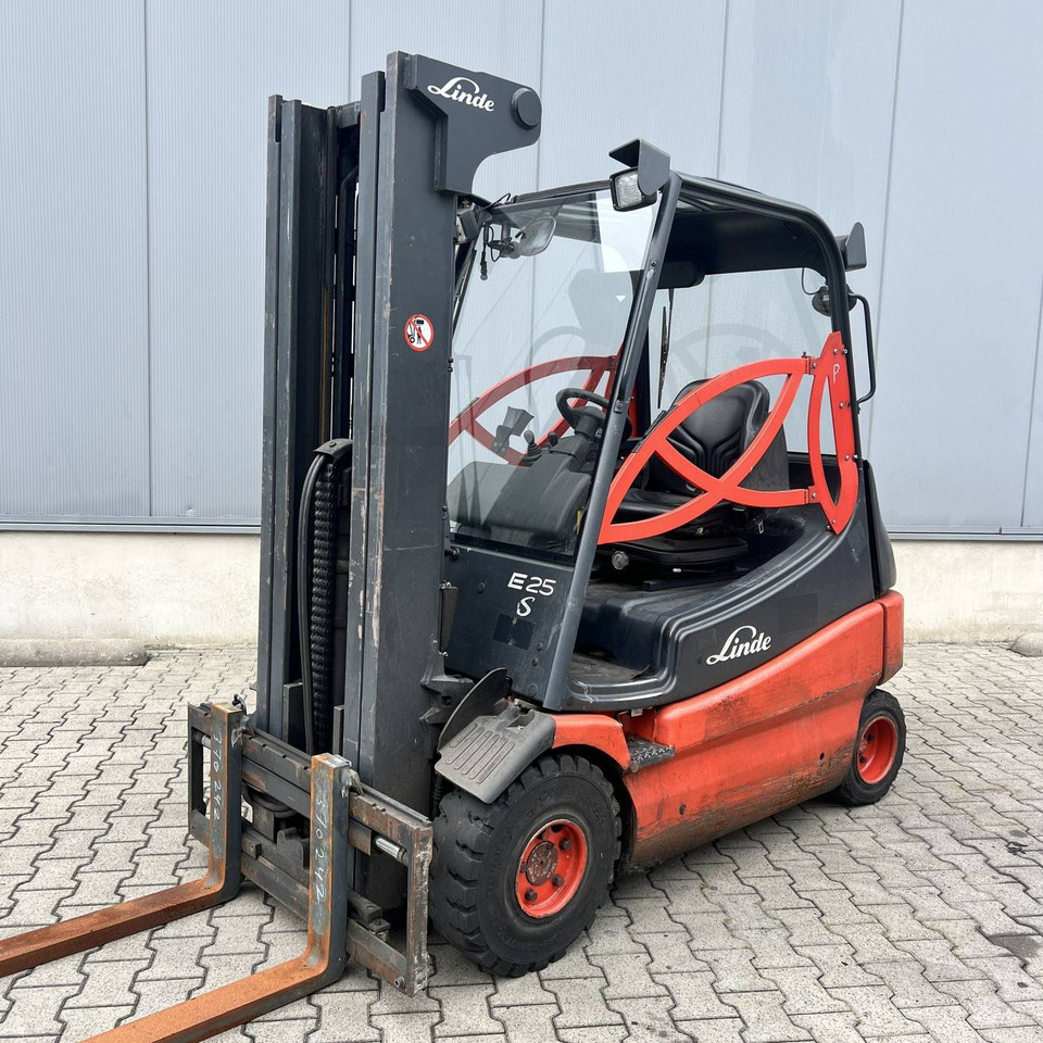 Linde E25S (336-03) - Empilhadeira elétrica: foto 1 Linde E25S (336-03) - Empilhadeira elétrica: foto 1