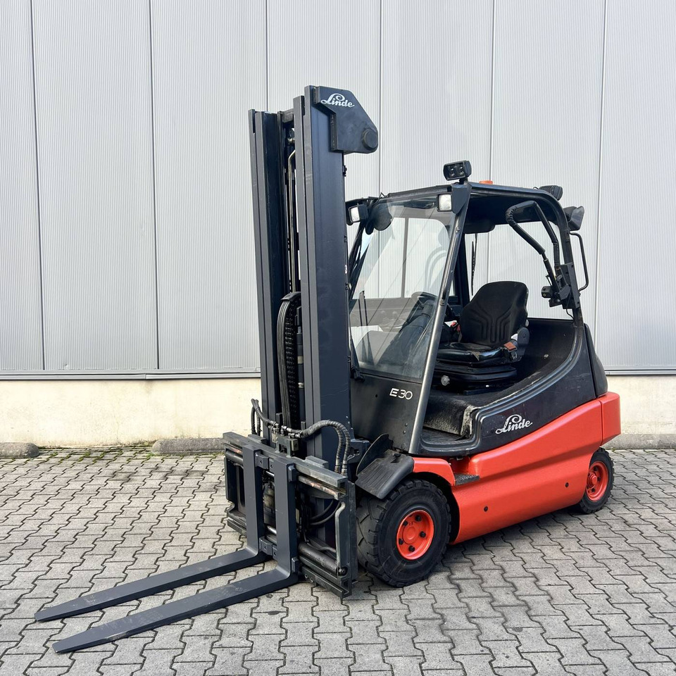 Linde E30 (336-02) - Empilhadeira elétrica: foto 1 Linde E30 (336-02) - Empilhadeira elétrica: foto 1