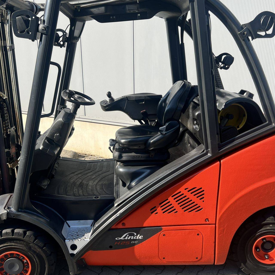 Linde H25T (392) EVO - Empilhadeira a gás: foto 3 Linde H25T (392) EVO - Empilhadeira a gás: foto 3