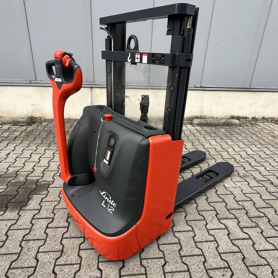 Linde L12 (1172) - Stacker: foto 1 Linde L12 (1172) - Stacker: foto 1