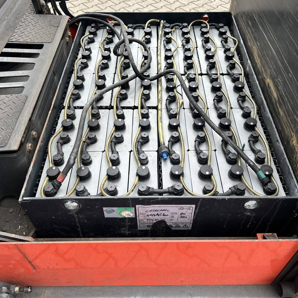 Linde P250 SWB (127) - Trator elétrics: foto 4 Linde P250 SWB (127) - Trator elétrics: foto 4