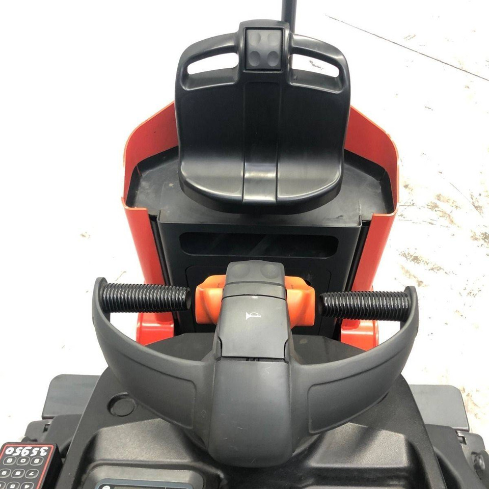 Linde P50C (1190) - Trator elétrics: foto 5 Linde P50C (1190) - Trator elétrics: foto 5