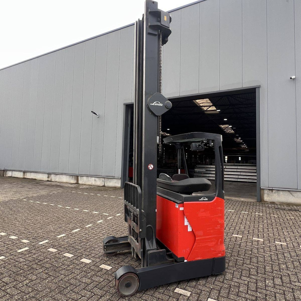 Linde R14HD (1120) - Empilhador retráctil: foto 2 Linde R14HD (1120) - Empilhador retráctil: foto 2