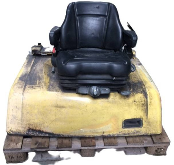 Motor cover with seat - Banco por Equipamento de movimentação: foto 1 Motor cover with seat - Banco por Equipamento de movimentação: foto 1