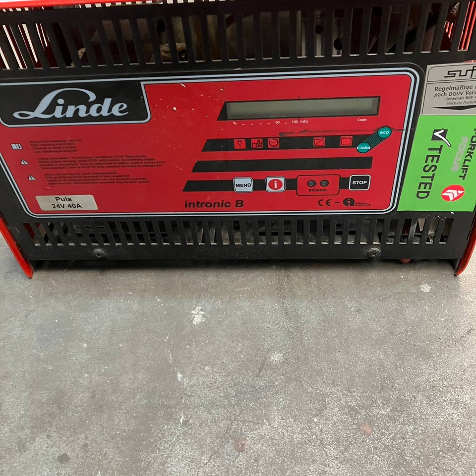 Hawker 24V/40A - Peça de reposição por Equipamento de movimentação: foto 2 Hawker 24V/40A - Peça de reposição por Equipamento de movimentação: foto 2