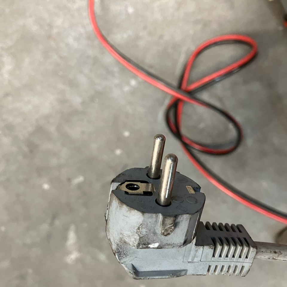 Hawker 24V/40A - Peça de reposição por Equipamento de movimentação: foto 5 Hawker 24V/40A - Peça de reposição por Equipamento de movimentação: foto 5