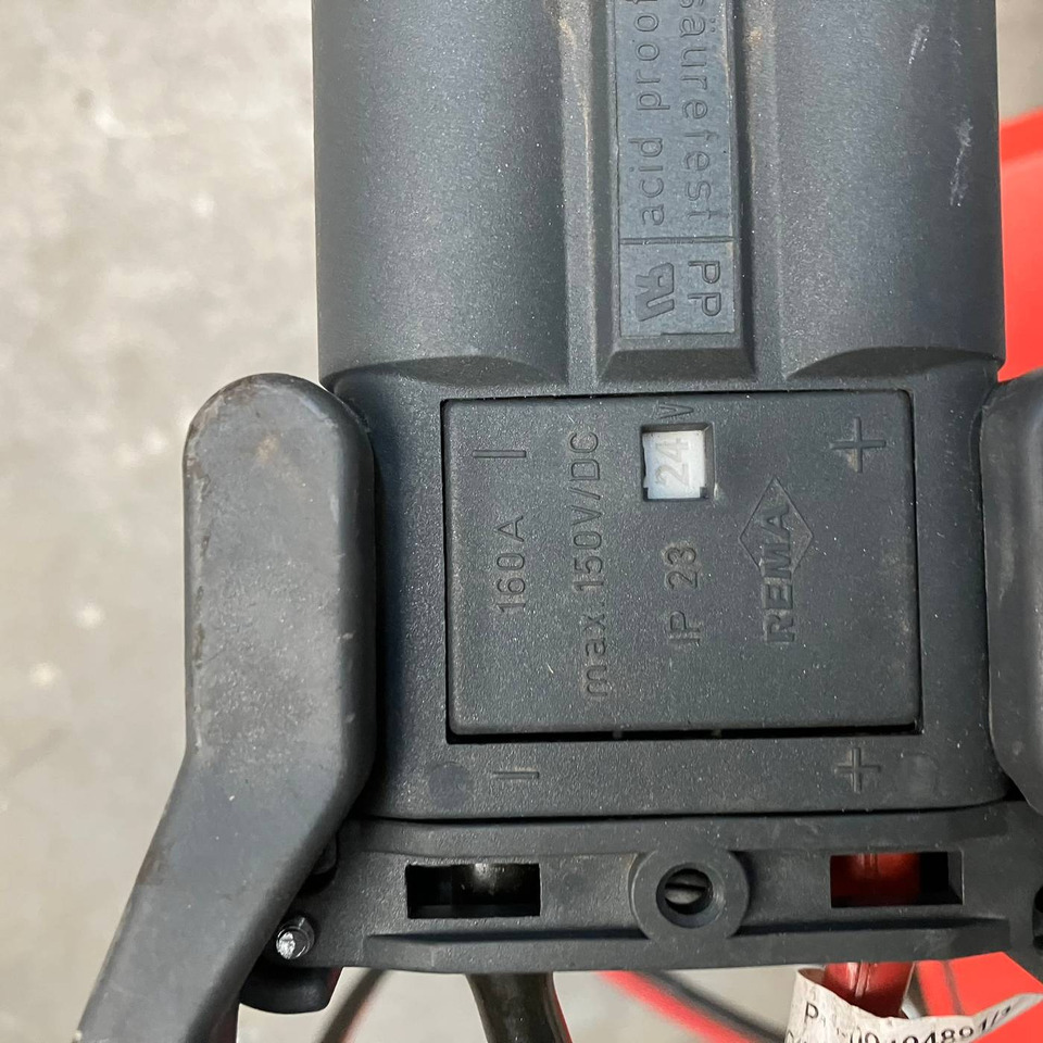 Hawker 24V/40A - Peça de reposição por Equipamento de movimentação: foto 4 Hawker 24V/40A - Peça de reposição por Equipamento de movimentação: foto 4