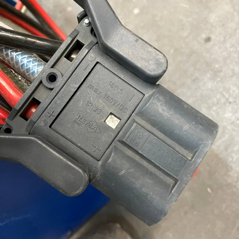 Hawker 24V/60A - Peça de reposição por Equipamento de movimentação: foto 2 Hawker 24V/60A - Peça de reposição por Equipamento de movimentação: foto 2