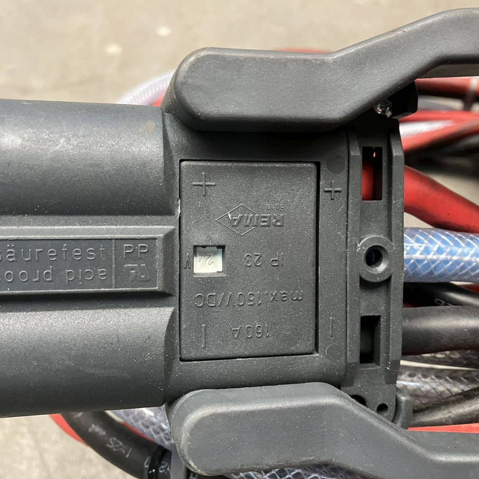 Hawker 24V/72A Lifetech TC1LT - Peça de reposição por Equipamento de movimentação: foto 3 Hawker 24V/72A Lifetech TC1LT - Peça de reposição por Equipamento de movimentação: foto 3