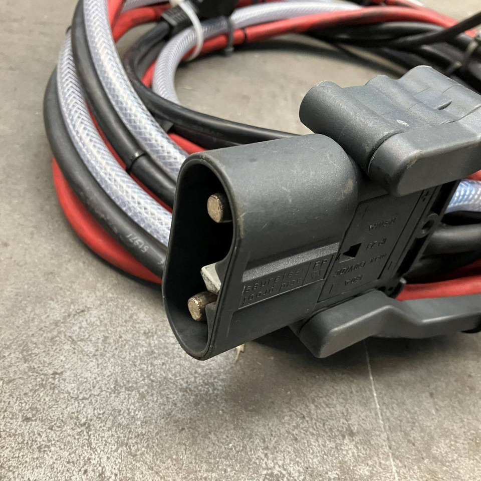 Hawker 24V/72A Lifetech TC1LT - Peça de reposição por Equipamento de movimentação: foto 2 Hawker 24V/72A Lifetech TC1LT - Peça de reposição por Equipamento de movimentação: foto 2