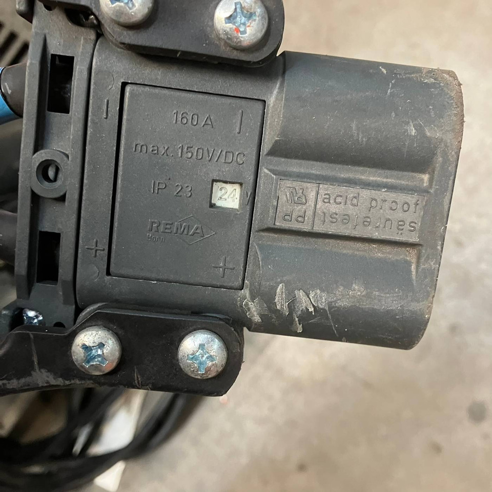 Hawker 24V/90A - Peça de reposição por Equipamento de movimentação: foto 3 Hawker 24V/90A - Peça de reposição por Equipamento de movimentação: foto 3