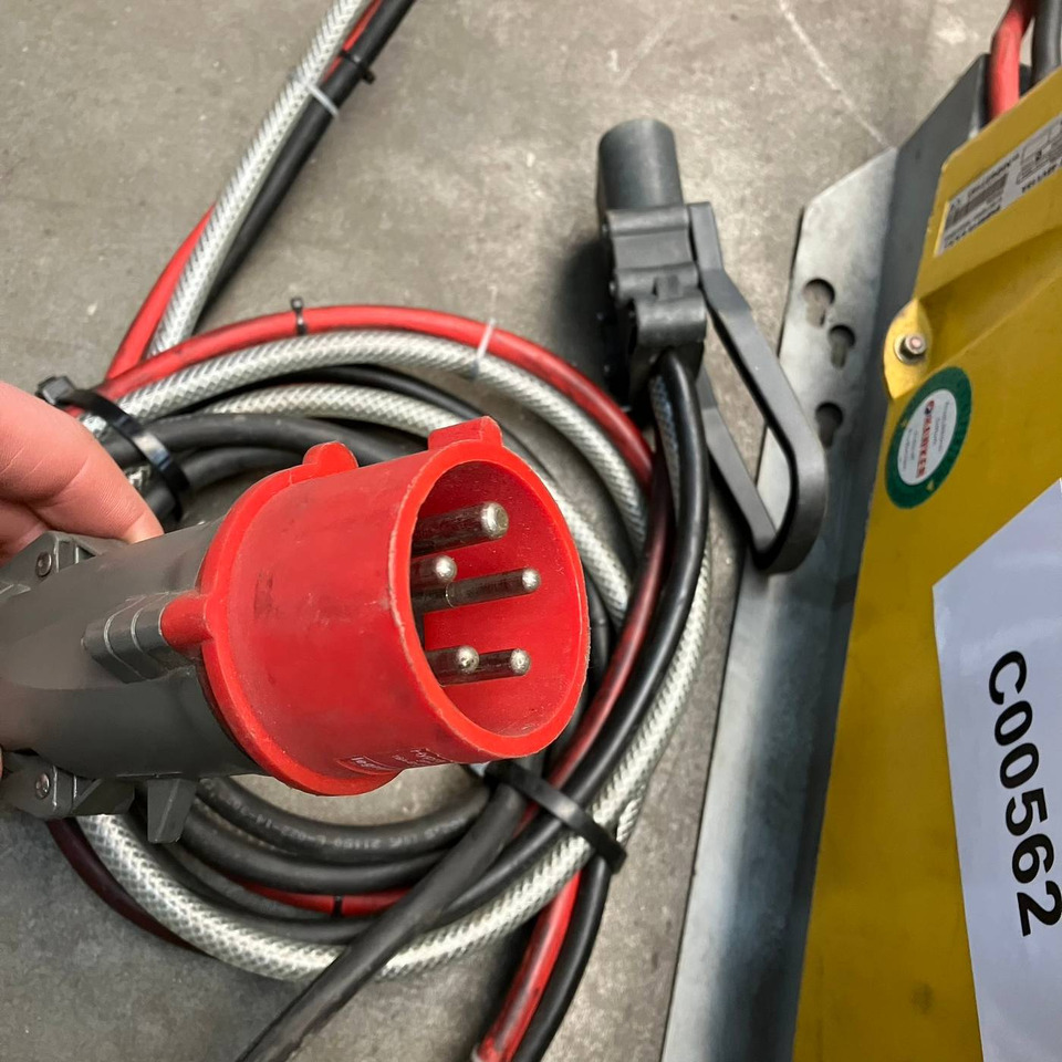 Hawker LT 48V/115A - Peça de reposição por Equipamento de movimentação: foto 4 Hawker LT 48V/115A - Peça de reposição por Equipamento de movimentação: foto 4