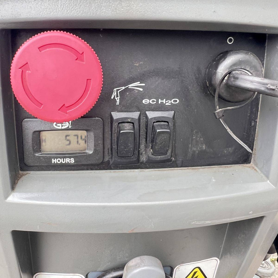 Tennant T500 - Lavadora aspiradora de pavimentos: foto 5 Tennant T500 - Lavadora aspiradora de pavimentos: foto 5