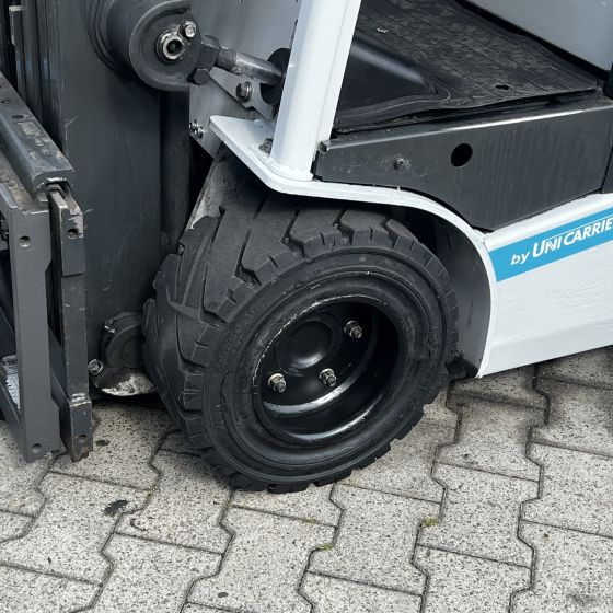 Unicarriers EF18 (JAG1N1L18Q) - Empilhadeira elétrica: foto 5 Unicarriers EF18 (JAG1N1L18Q) - Empilhadeira elétrica: foto 5
