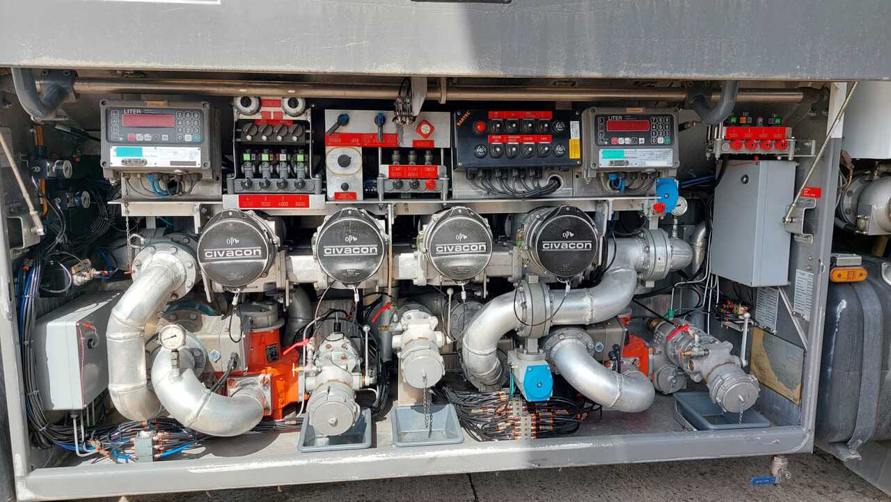 MERCEDES ACTROS - Caminhão tanque: foto 3 MERCEDES ACTROS - Caminhão tanque: foto 3