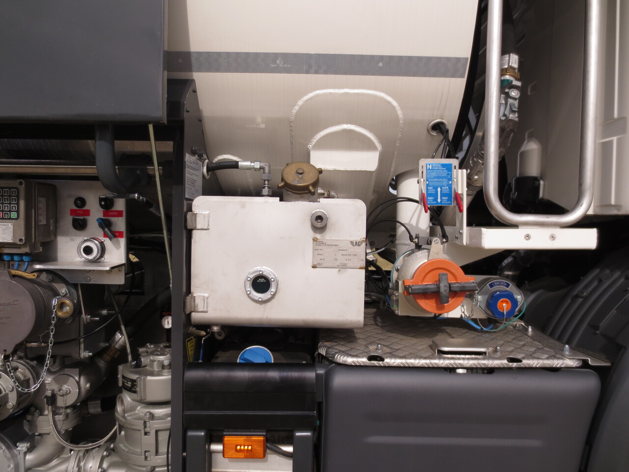 SCANIA G370 - Caminhão tanque: foto 2 SCANIA G370 - Caminhão tanque: foto 2