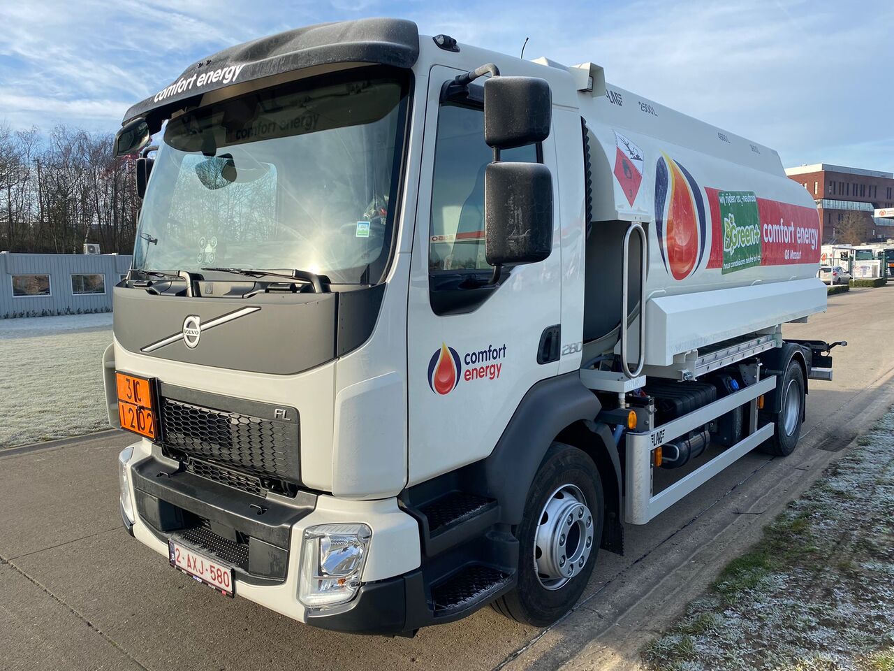 VOLVO FL - Caminhão tanque: foto 1 VOLVO FL - Caminhão tanque: foto 1