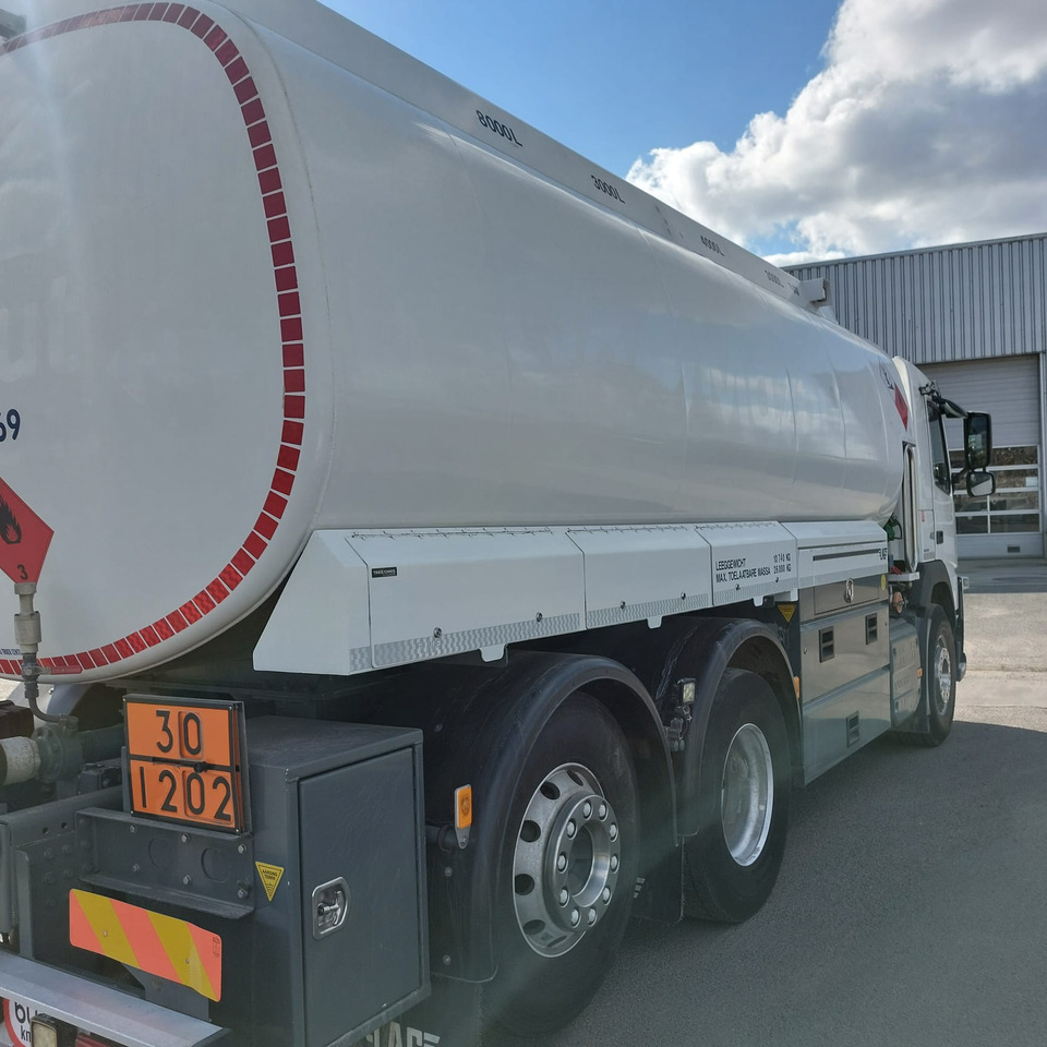 Caminhão tanque VOLVO FM: foto 8