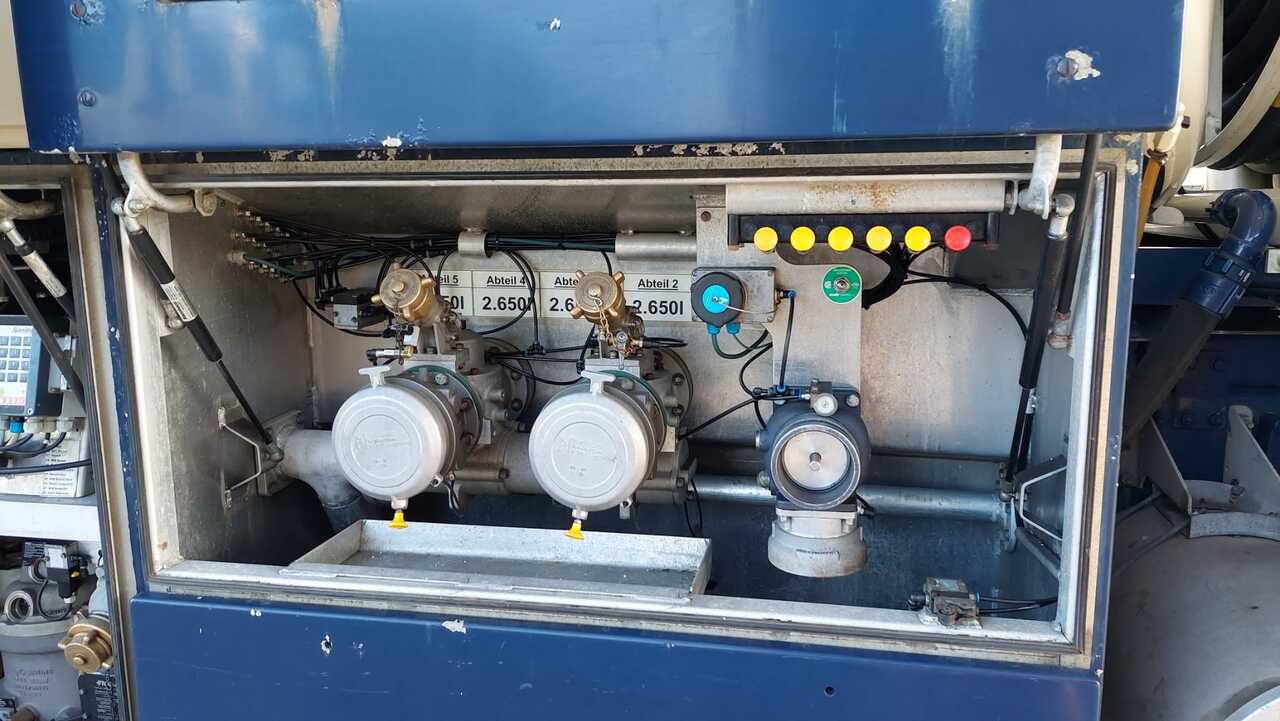 Caminhão tanque VOLVO FM: foto 14