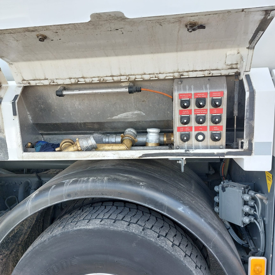 Caminhão tanque VOLVO FM: foto 11