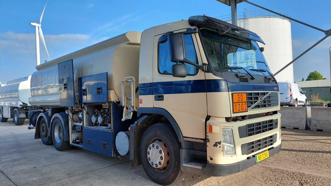 Caminhão tanque VOLVO FM: foto 8