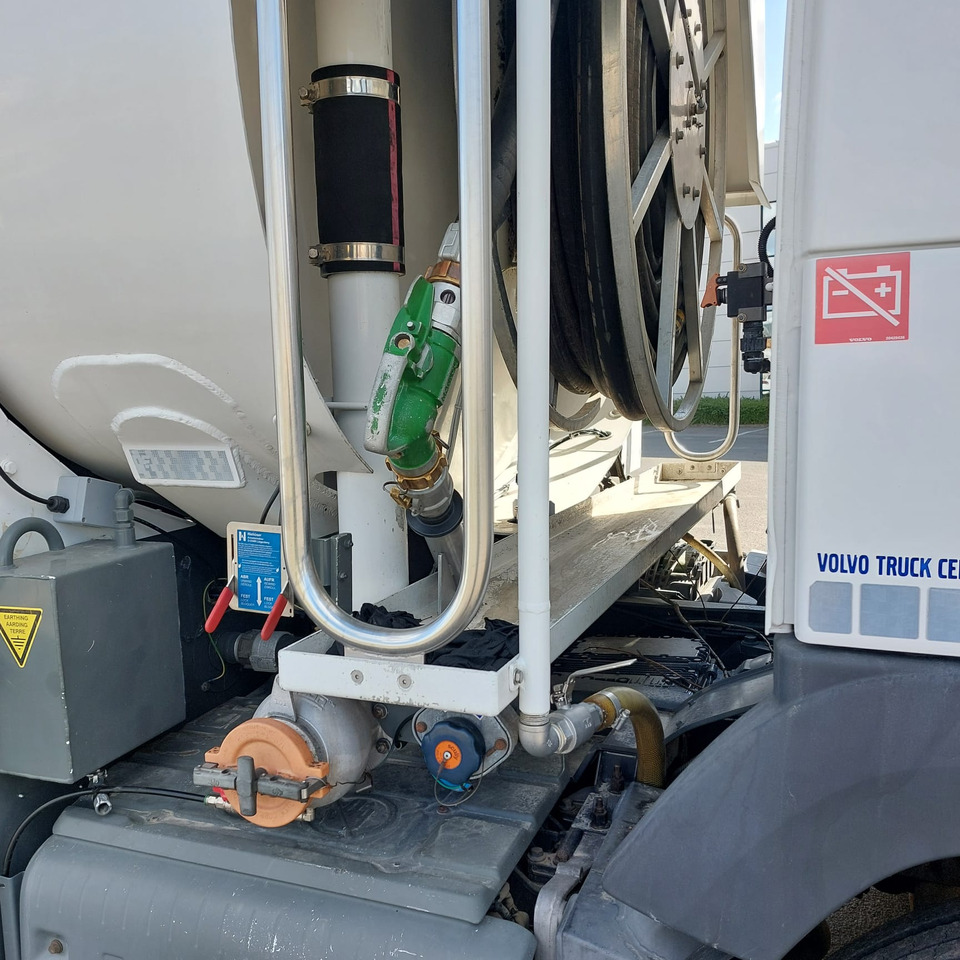 Caminhão tanque VOLVO FM: foto 10