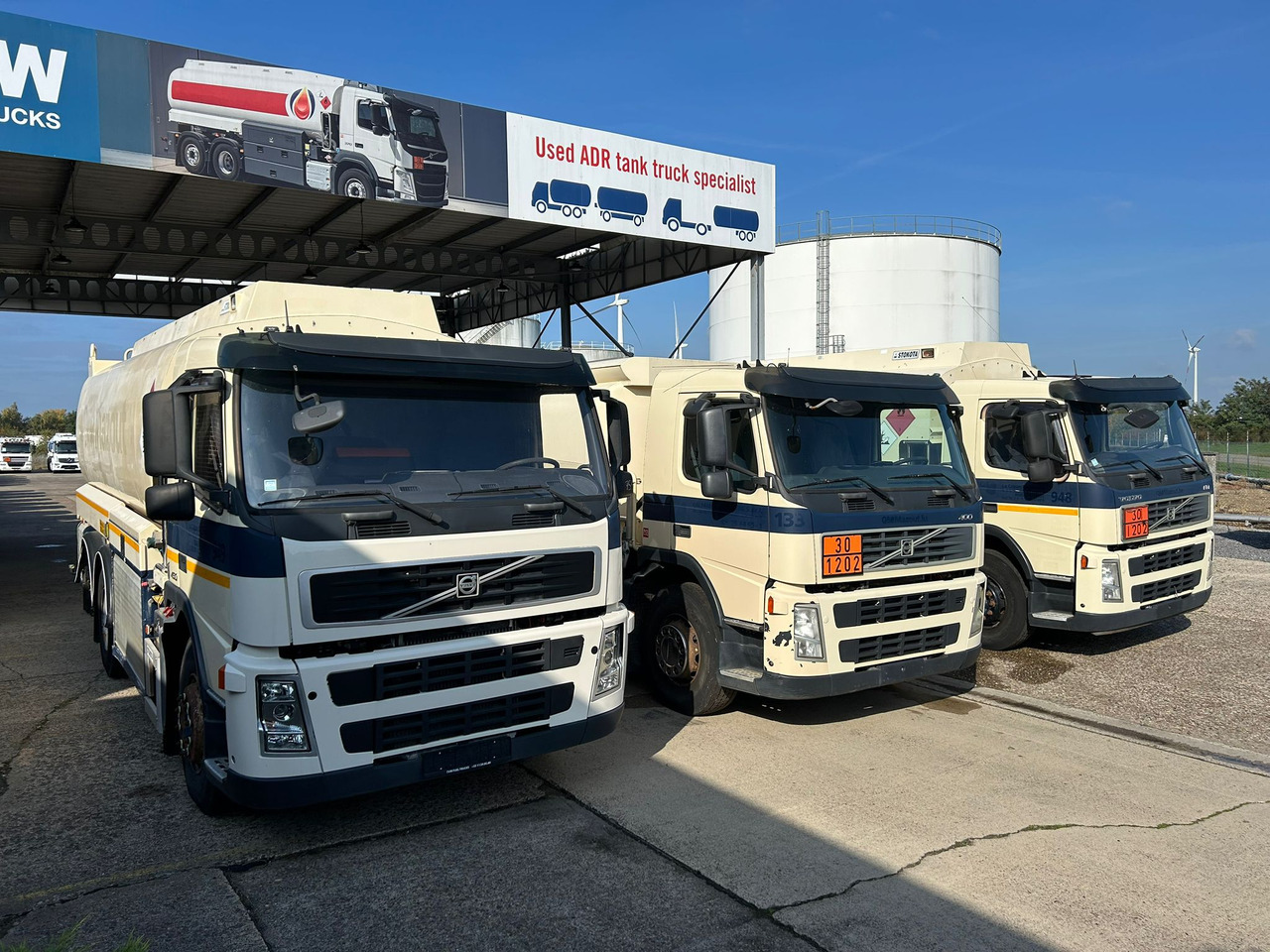 VOLVO FM (lot of 3) - Caminhão tanque: foto 3 VOLVO FM (lot of 3) - Caminhão tanque: foto 3