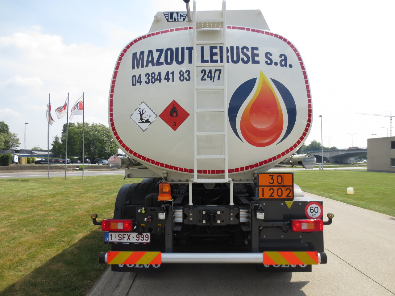 Caminhão tanque Volvo FM: foto 7