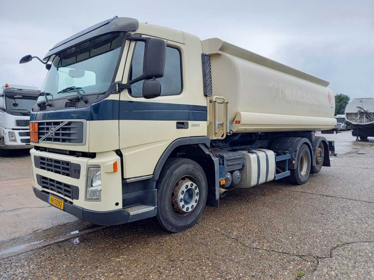 Volvo FM - Caminhão tanque: foto 1 Volvo FM - Caminhão tanque: foto 1