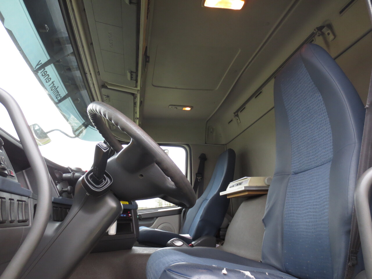 Fotografia de interior 1: Caminhão tanque Volvo FMFH