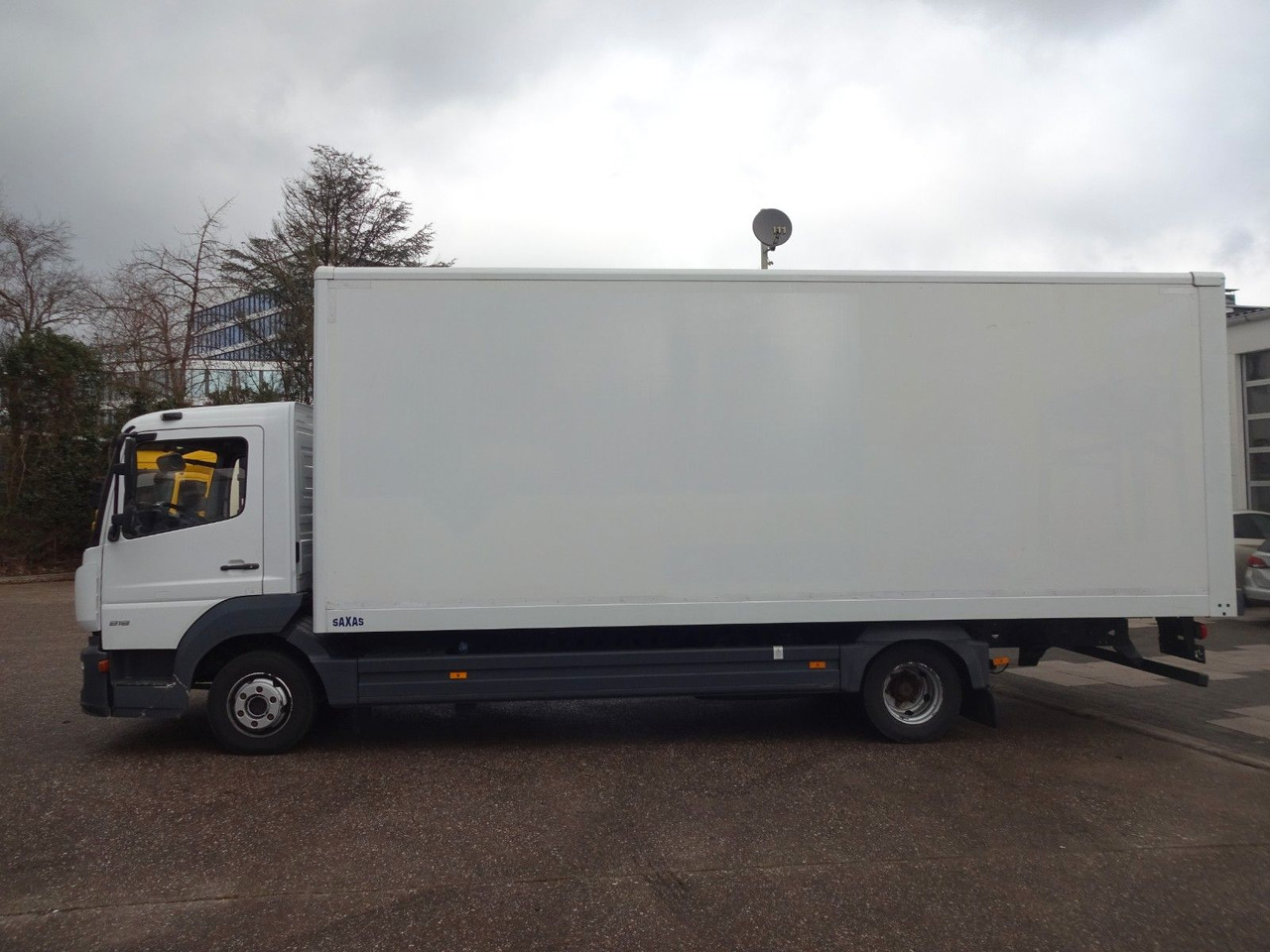 Mercedes-Benz Atego 818, Koffer mit Rolltor - Carrinha de contentor: foto 4 Mercedes-Benz Atego 818, Koffer mit Rolltor - Carrinha de contentor: foto 4