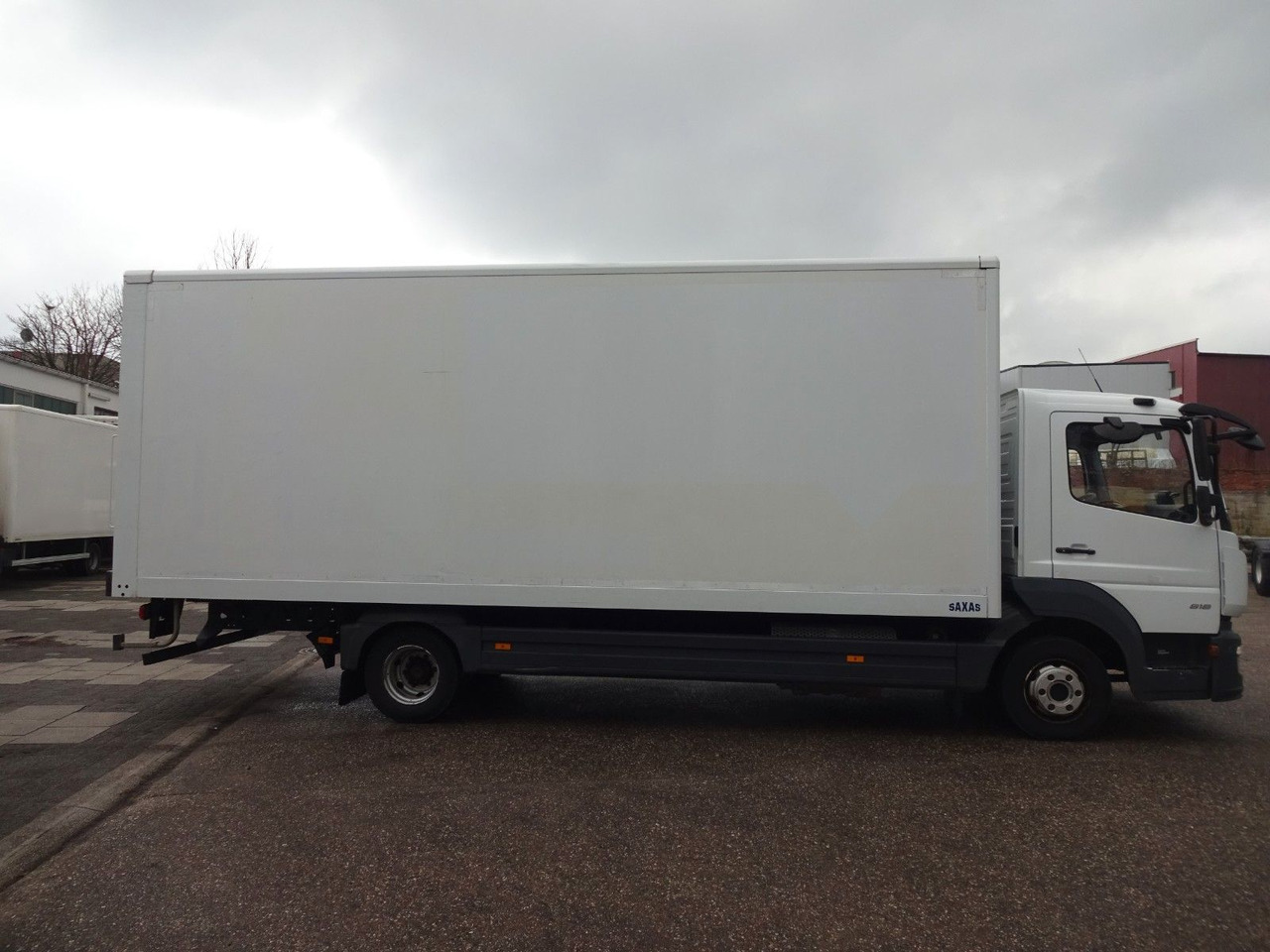 Mercedes-Benz Atego 818, Koffer mit Rolltor - Carrinha de contentor: foto 3 Mercedes-Benz Atego 818, Koffer mit Rolltor - Carrinha de contentor: foto 3