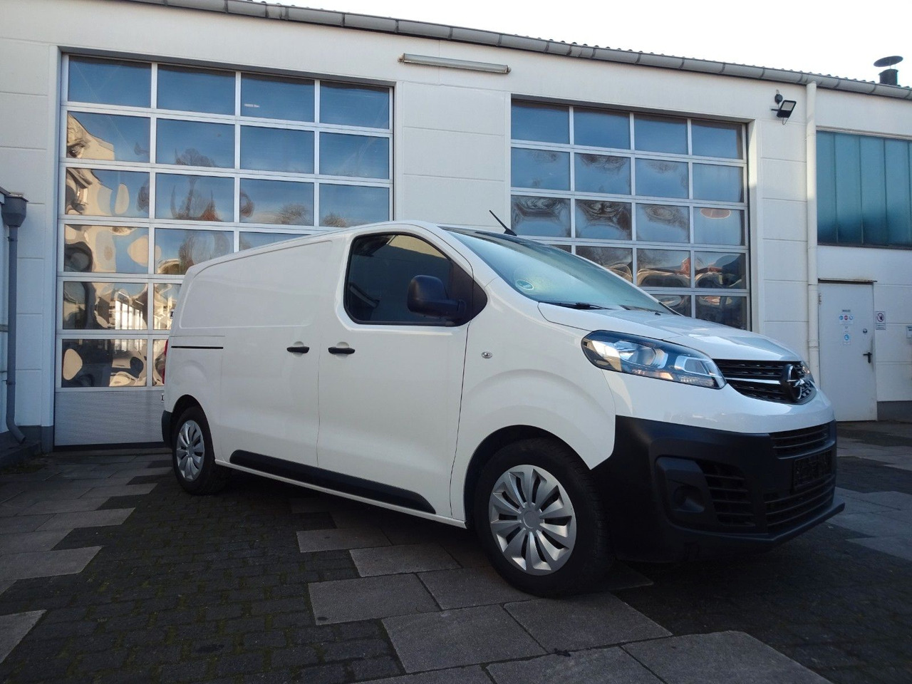 Opel 50 x Vivaro Kasten L1H1, Klima, PDC, Tempomat - Furgão compacto: foto 3 Opel 50 x Vivaro Kasten L1H1, Klima, PDC, Tempomat - Furgão compacto: foto 3