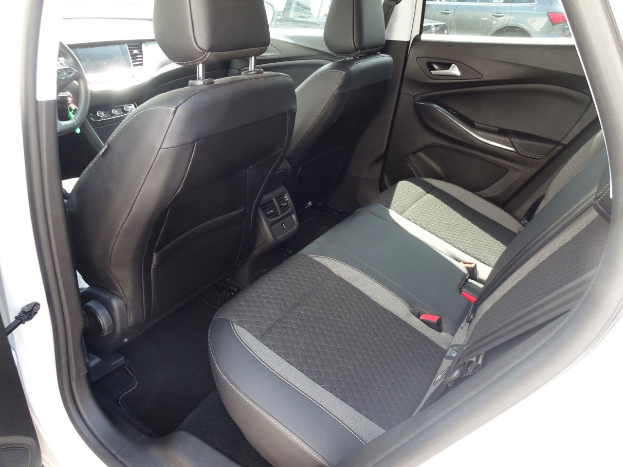 SUV Opel Grandland (X): foto 13