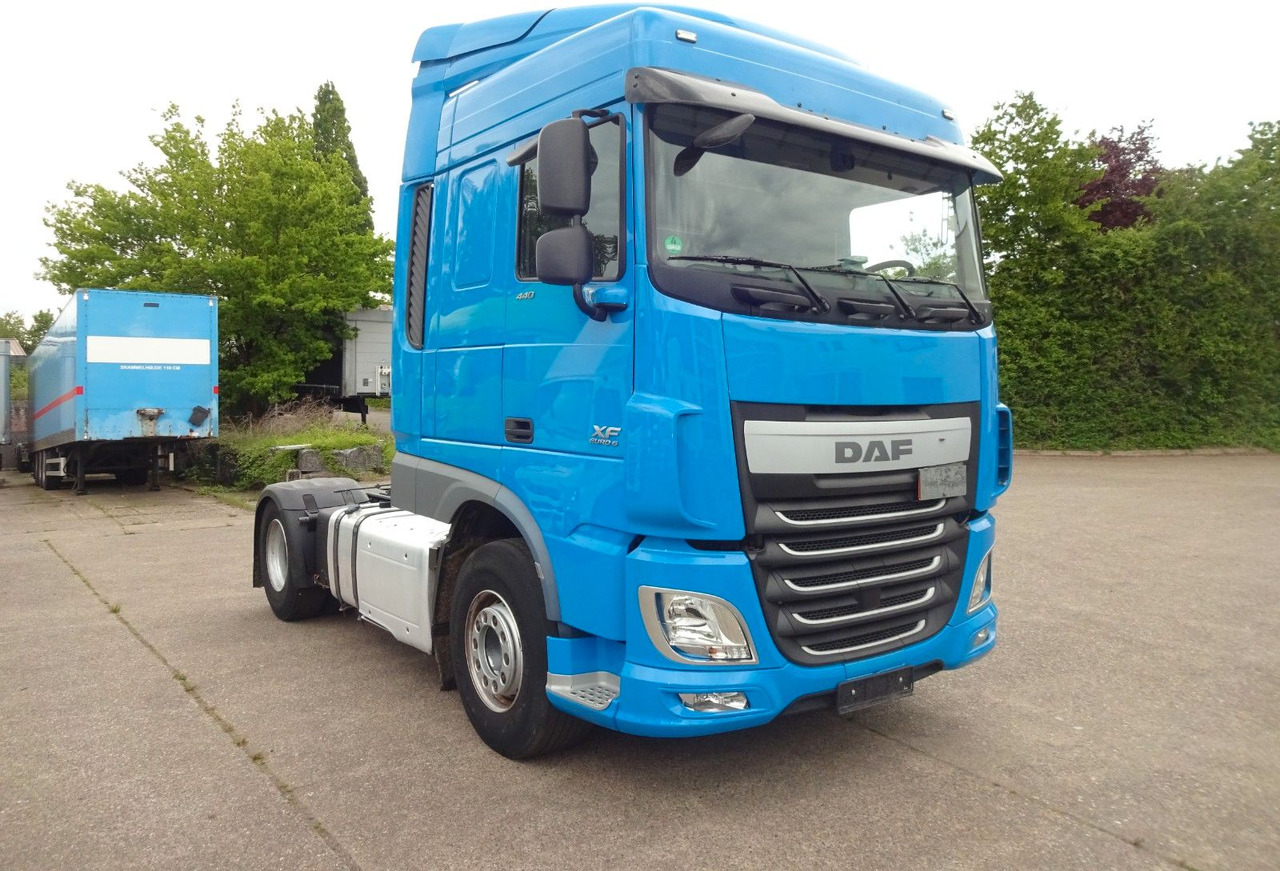 DAF XF 440, SC, Klima, 2 x Tank, Intarder, Standklim - Tractor: foto 4 DAF XF 440, SC, Klima, 2 x Tank, Intarder, Standklim - Tractor: foto 4