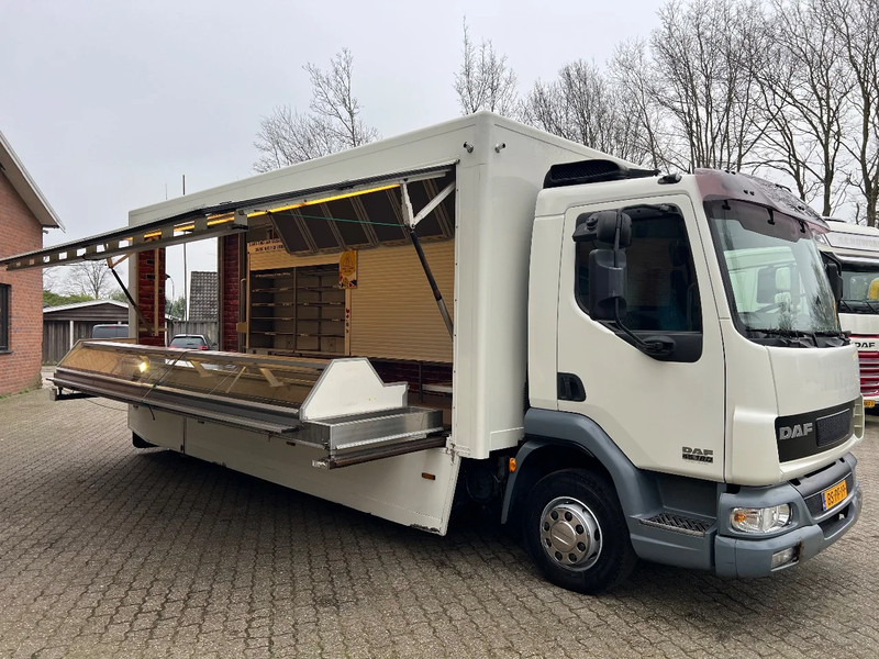 DAF LF 180 4X2 Verkoopopbouw/Verkaufsaufbau +Koeling Hydraulisch uitklapbaar - Food truck: foto 1 DAF LF 180 4X2 Verkoopopbouw/Verkaufsaufbau +Koeling Hydraulisch uitklapbaar - Food truck: foto 1