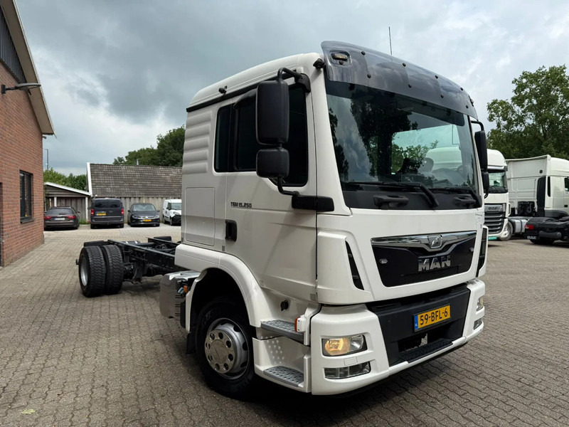 MAN TGM TGM 15.250 4X2 Chassis, Airco, 526.460 KM, Slaapcabine - Camião chassi: foto 4 MAN TGM TGM 15.250 4X2 Chassis, Airco, 526.460 KM, Slaapcabine - Camião chassi: foto 4