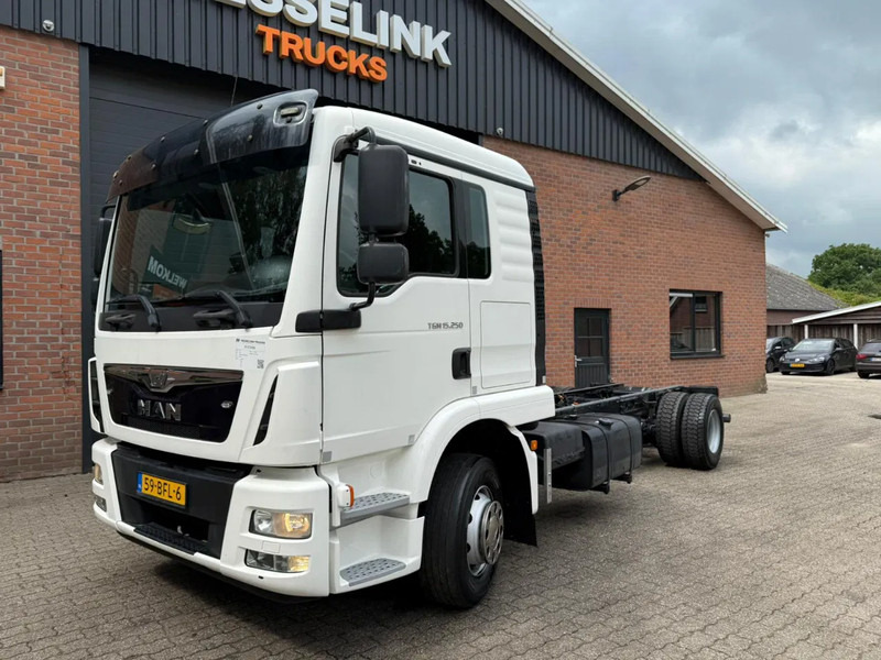 MAN TGM TGM 15.250 4X2 Chassis, Airco, 526.460 KM, Slaapcabine - Camião chassi: foto 1 MAN TGM TGM 15.250 4X2 Chassis, Airco, 526.460 KM, Slaapcabine - Camião chassi: foto 1