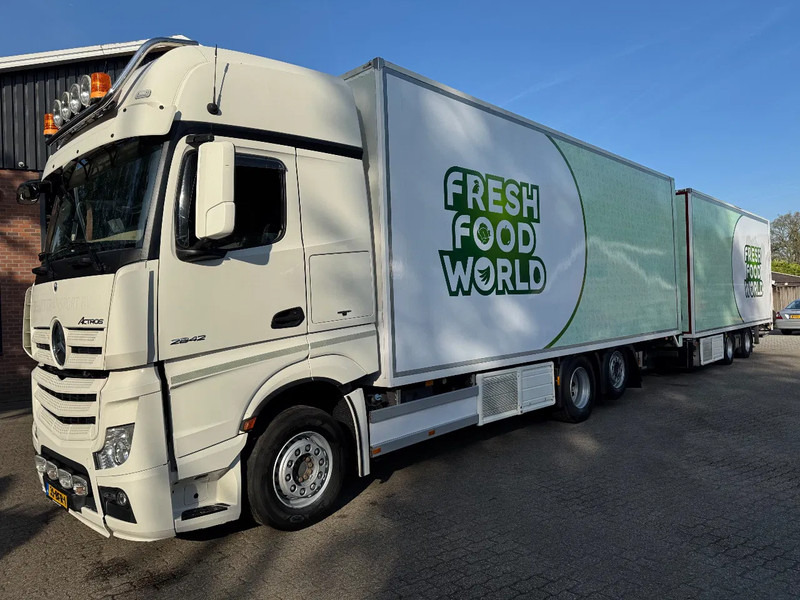 Mercedes-Benz Actros 2842 6X2 Gigaspace Koelcombi Carrier D+E - Camião isotérmico: foto 1 Mercedes-Benz Actros 2842 6X2 Gigaspace Koelcombi Carrier D+E - Camião isotérmico: foto 1