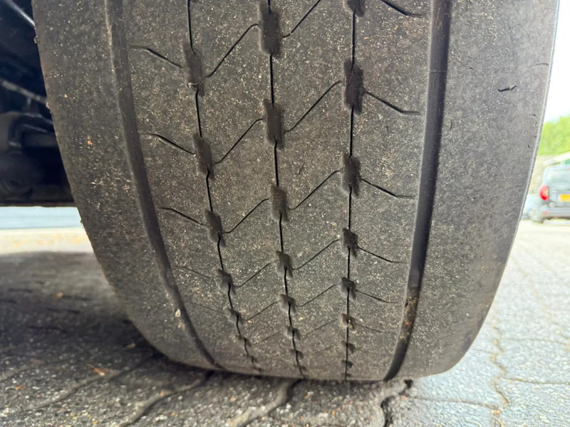 DAF CF 400 4X2 FT Space Cab Side skirts - Tractor: foto 4 DAF CF 400 4X2 FT Space Cab Side skirts - Tractor: foto 4