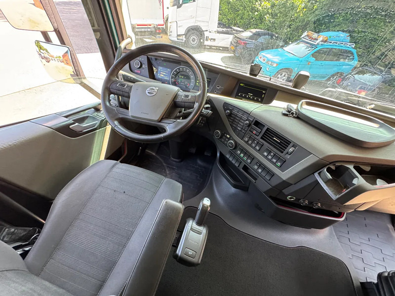 Volvo FH 500 Globetrotter XL ADR! 305.330KM! Gestuurde Voorloopas 2x tank APK 03/2026 - Tractor: foto 5 Volvo FH 500 Globetrotter XL ADR! 305.330KM! Gestuurde Voorloopas 2x tank APK 03/2026 - Tractor: foto 5