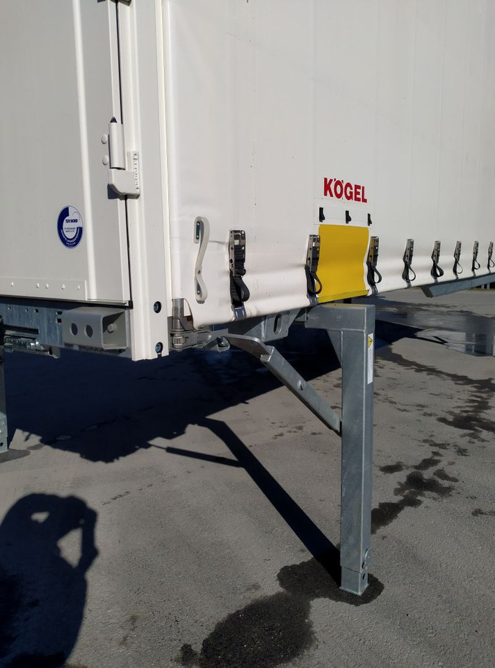 Kögel BDF-System, 7.450 mm lang. - Toldo carroçaria: foto 1 Kögel BDF-System, 7.450 mm lang. - Toldo carroçaria: foto 1