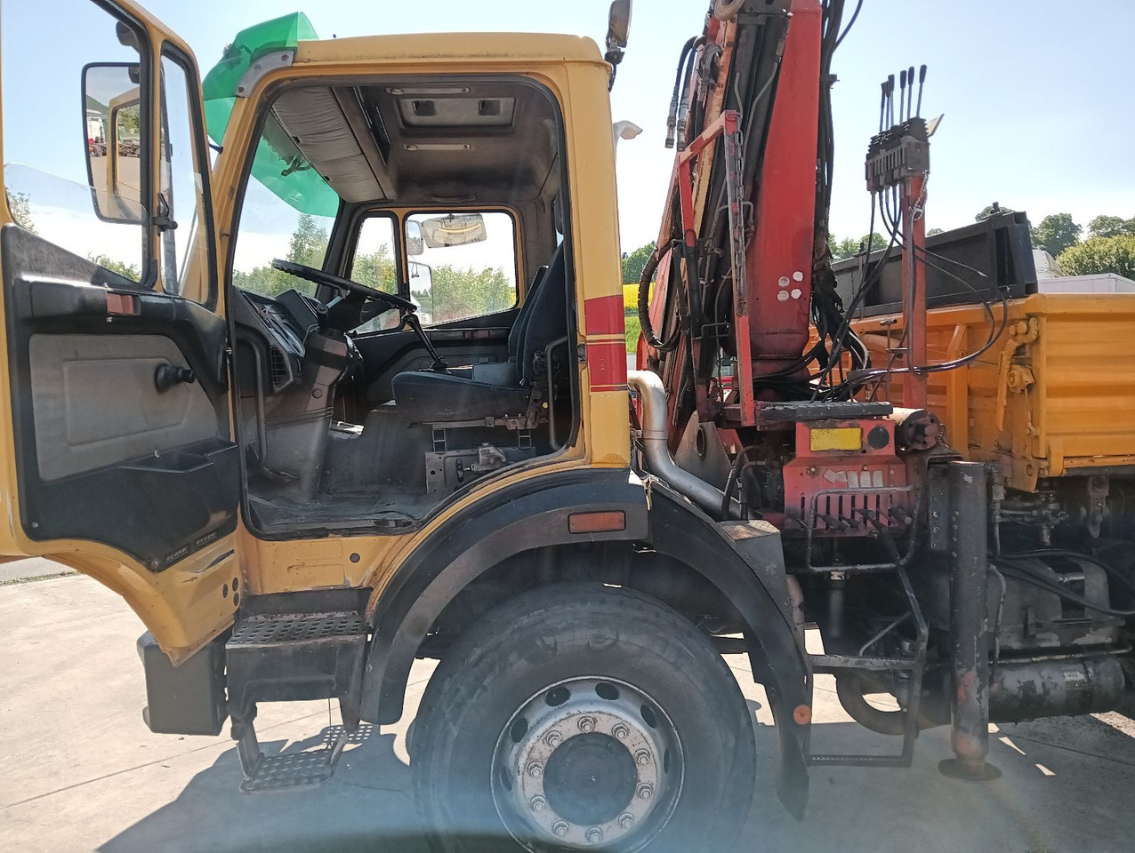 Mercedes-Benz SK 1722 AK 4x4 Blatt Schalter PalfingerPK10500A4 - Camião basculante, Camião grua: foto 4 Mercedes-Benz SK 1722 AK 4x4 Blatt Schalter PalfingerPK10500A4 - Camião basculante, Camião grua: foto 4